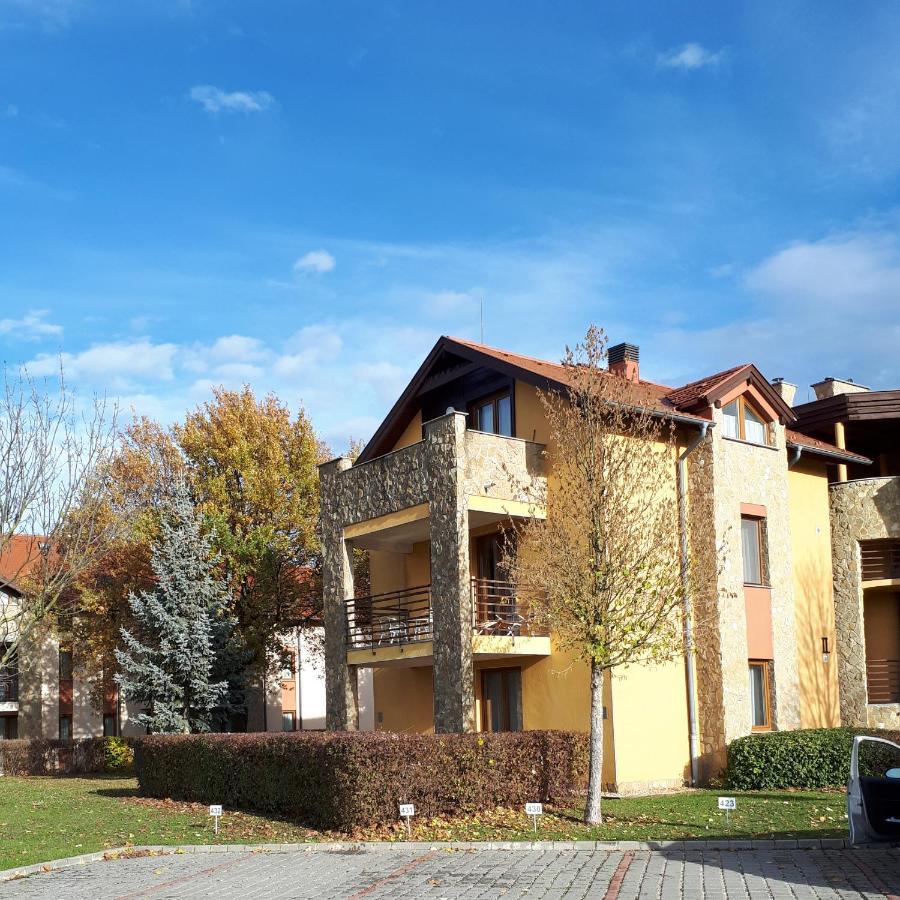 Kamilla Apartman Villapark Бюк Экстерьер фото